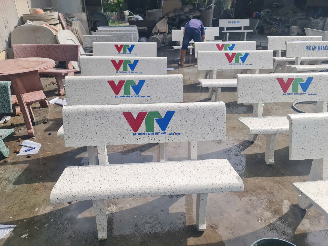 Ban-ghe-da-035-1.jpg Bàn ghế đá KHP-BGD-4568 - Image 1