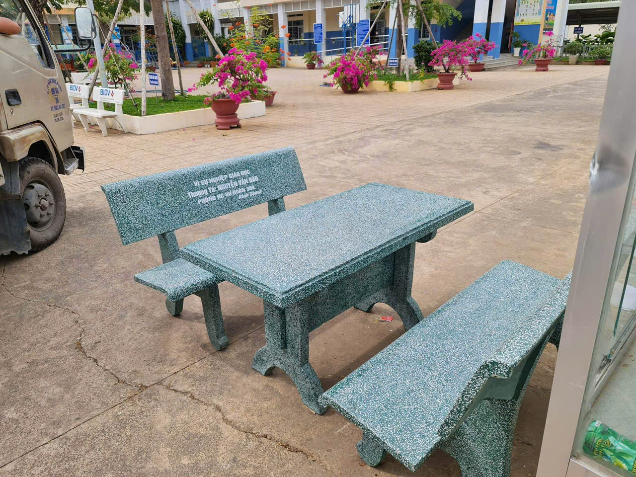 Ban-ghe-da-043-1.jpg Bàn ghế đá KHP-BGD-7341 - Image 1